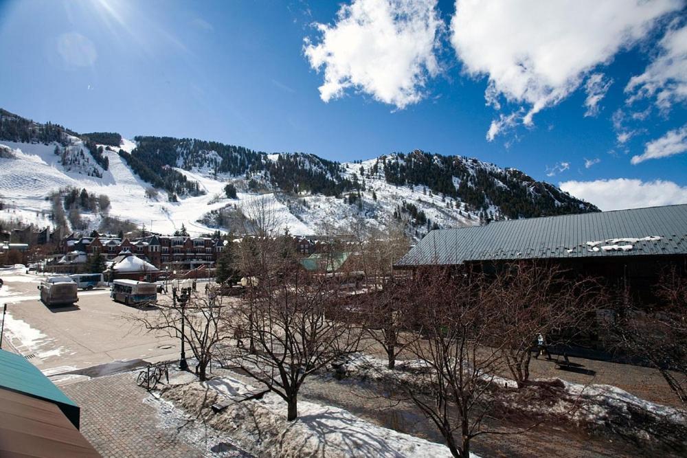 Independence Square 202, Hotel Room Over-Looking The Mall And Aspen Mountain Exterior photo